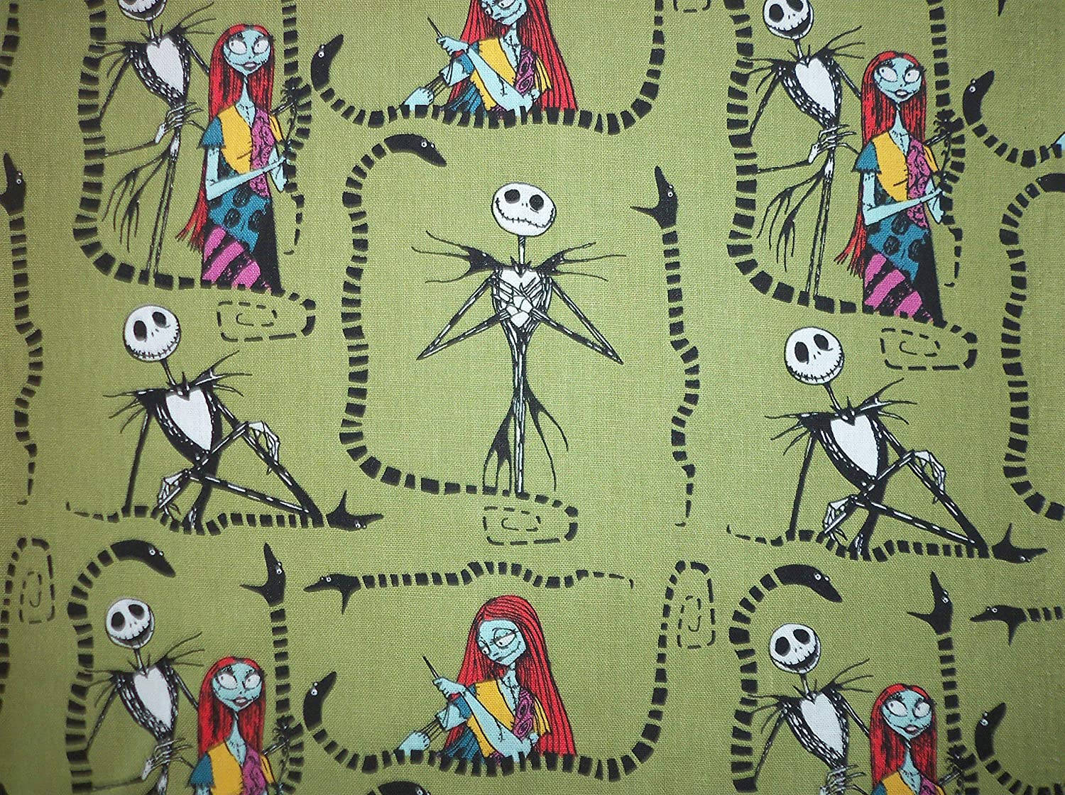 帶有《怪誕城之夜》Jack Skellington 和 Sally 的布料圖案。