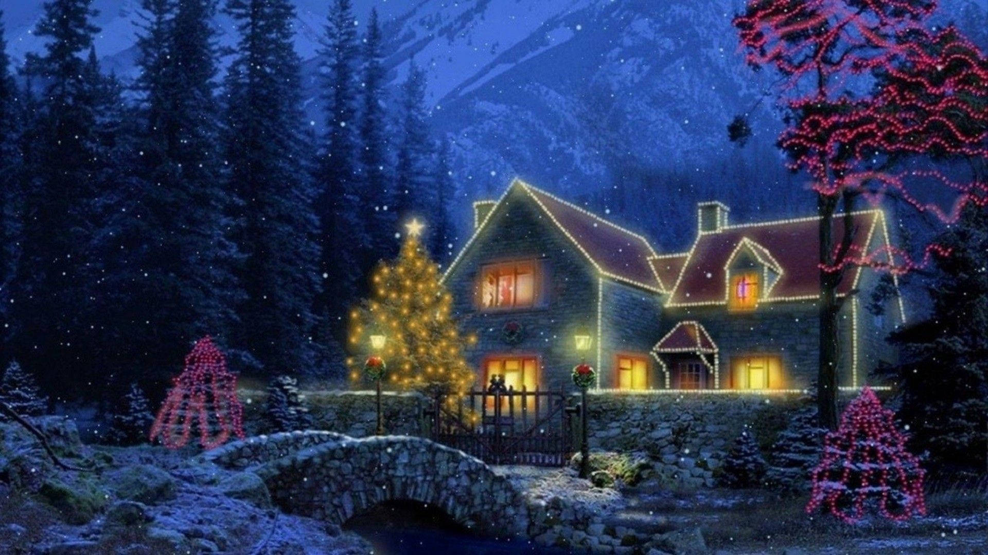 聖誕燈飾房屋冬季風景 壁紙 — 一間舒適的石屋在雪夜天空下閃爍著溫暖的燈光，周圍有松樹和節日裝飾。