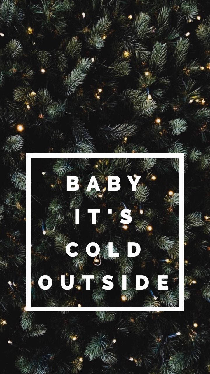 聖誕節歌曲《Baby It's Cold Outside》手機壁紙 壁紙 — 深色松樹枝條點綴著閃爍的暖色燈光，框住粗體白色文字「BABY IT'S COLD OUTSIDE」。