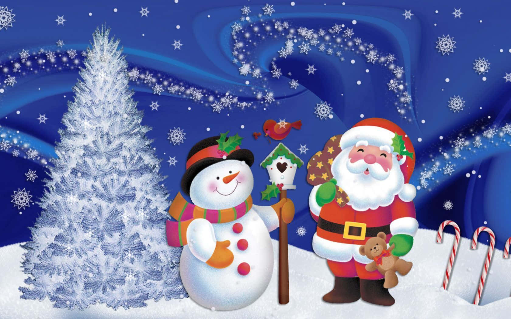Winter Christmas 桌布 壁紙 — 聖誕老人和雪人站在一棵積雪的松樹旁，背景是星光閃爍的藍色夜空，飄落的雪花和拐杖糖。