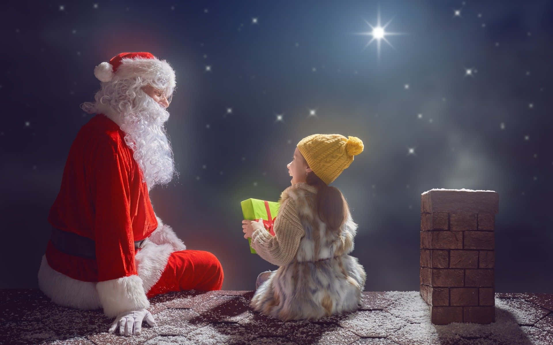 Santa Claus 桌布 壁紙 — 聖誕老人跪在一個雪覆蓋的屋頂上，在明亮的星空夜空下，旁邊有一個女孩送給他禮物。