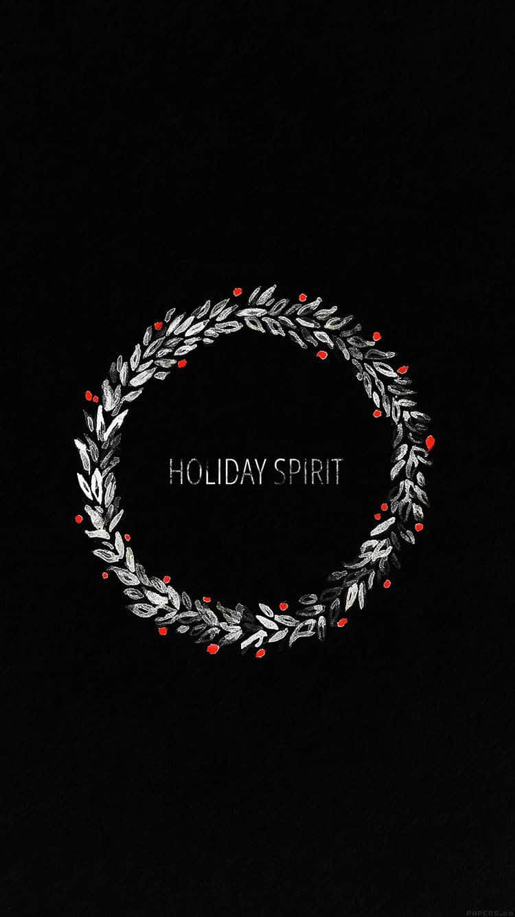 銀色花環配紅色漿果及 holiday spirit 文字，黑色背景