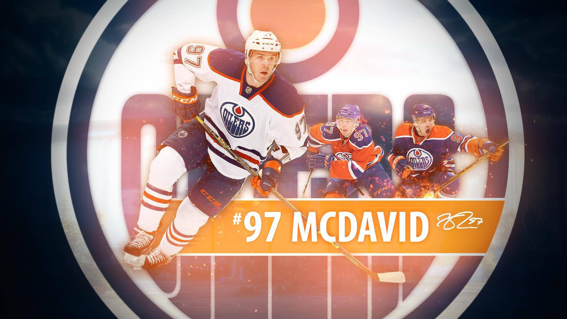 職業冰球員康納·麥克戴維 壁紙 — 冰球運動員 Connor McDavid 身穿油人隊裝備，在發光的球隊標誌背景下，與身後的隊友一起動態向前滑行。