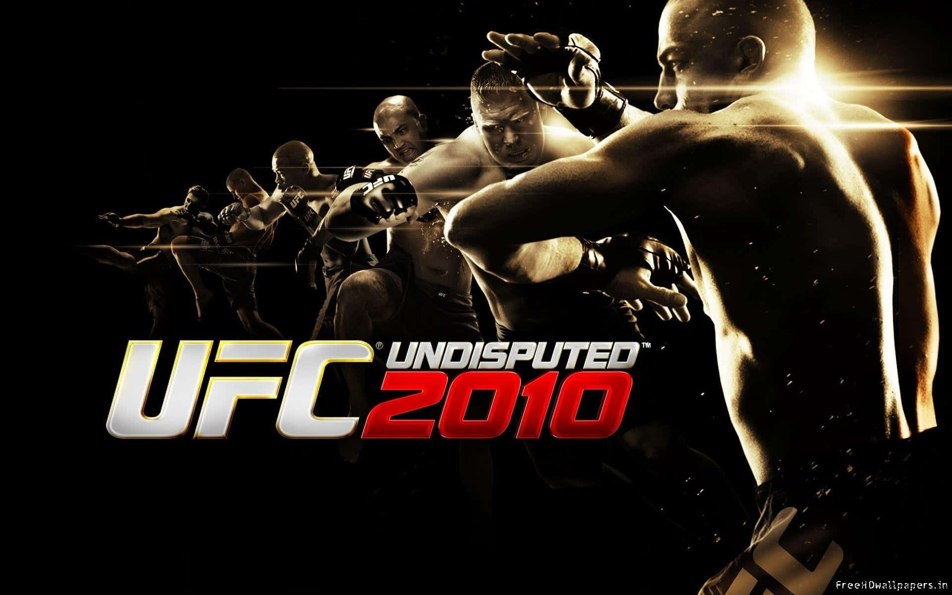 UFC 桌布 壁紙 — 肌肉發達的戰士以戰鬥姿勢呈現，被戲劇性的金色光芒照亮，背景為黑色，帶有UFC 2010標誌。
