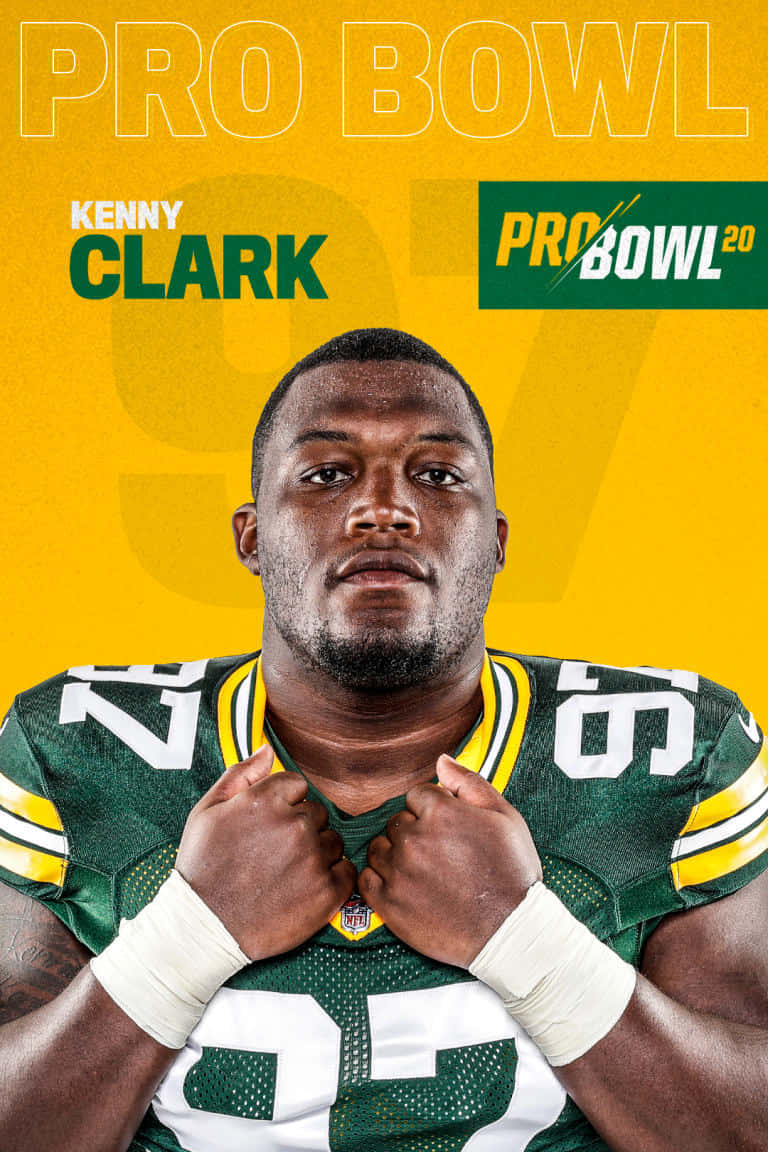NFL球員Kenny Clark身穿綠灣包裝工隊制服，為2020年職業碗擺姿勢。 — 綠灣包裝工 GIF 壁紙