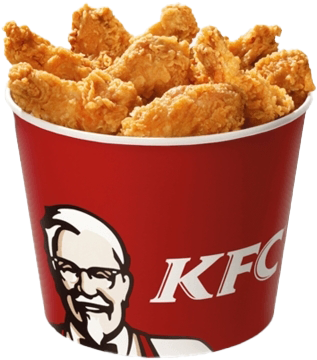 肯德基炸雞桶 壁紙 — 一個紅色KFC桶，裝滿金黃酥脆的炸雞塊，放在白色背景上。