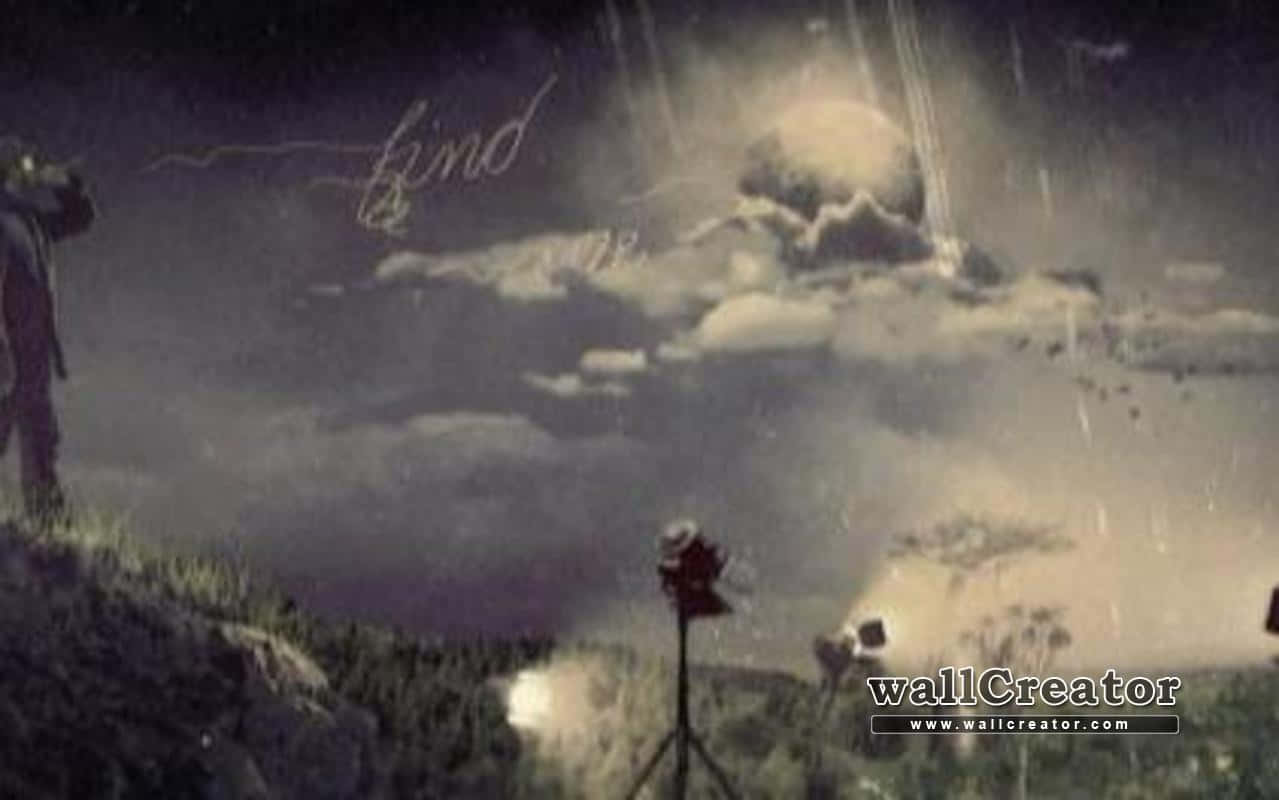 暴風雨中，山丘上孤獨的人，光束穿透雲層。