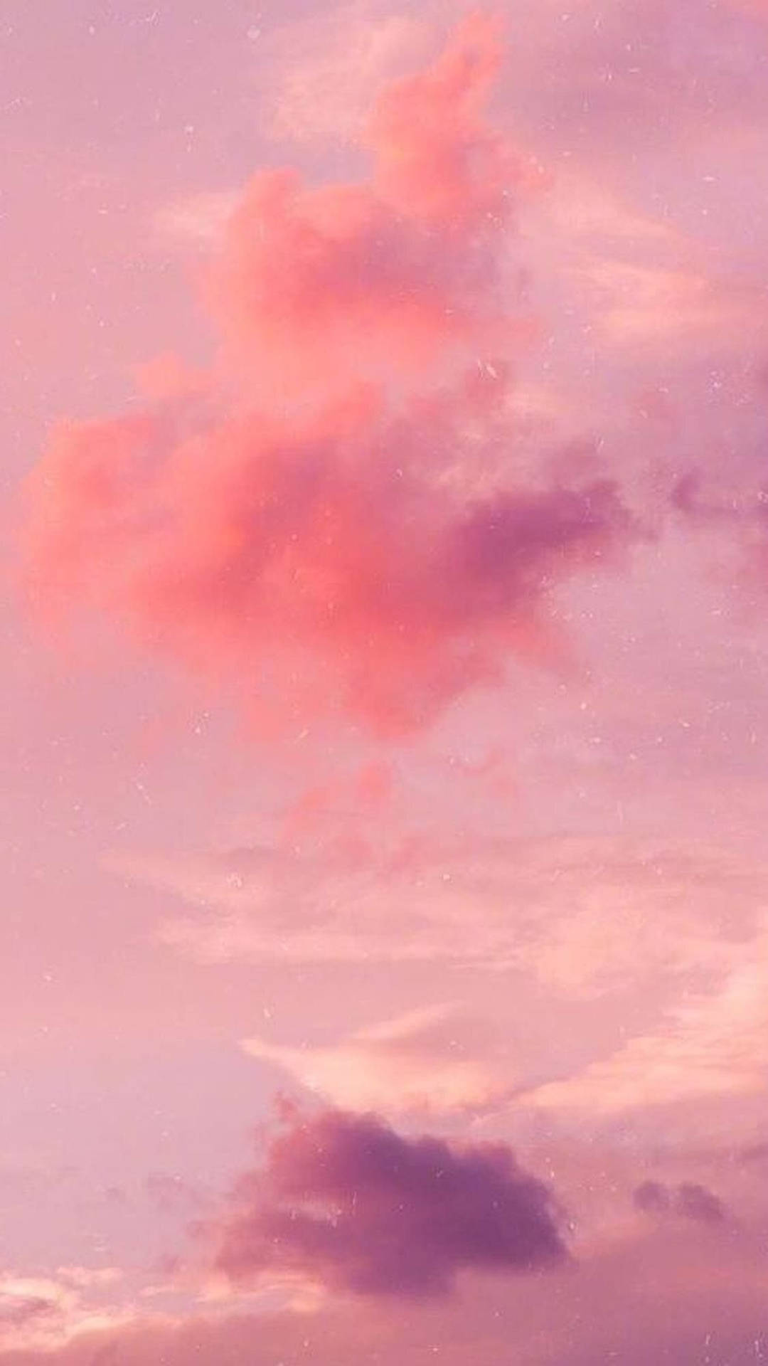 粉紅色和紫色雲彩在星空暮色天空