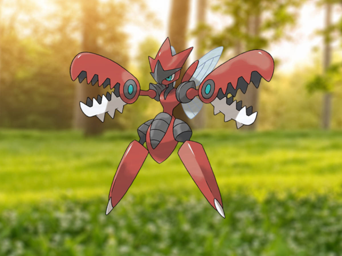自然背景下的Mega Scizor 壁紙 — 一隻紅色機械寶可夢，擁有帶爪的手臂和翅膀，在陽光照耀的草地上方盤旋，背景有模糊的樹木。