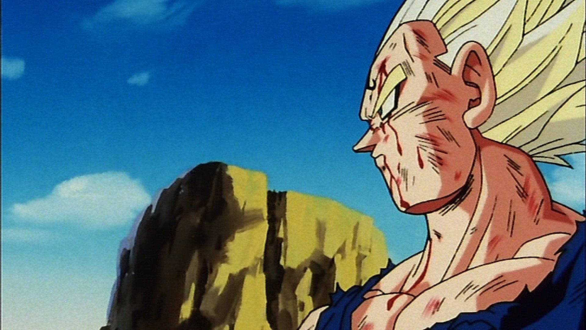 與 Dragon Ball Z 的 Vegeta 一同飛向巔峰 壁紙 — 一位歷經戰鬥的動漫戰士，有著刺蝟般的金髮和血跡斑斑的臉龐，在明亮的藍天和岩石峭壁背景下凝視著。