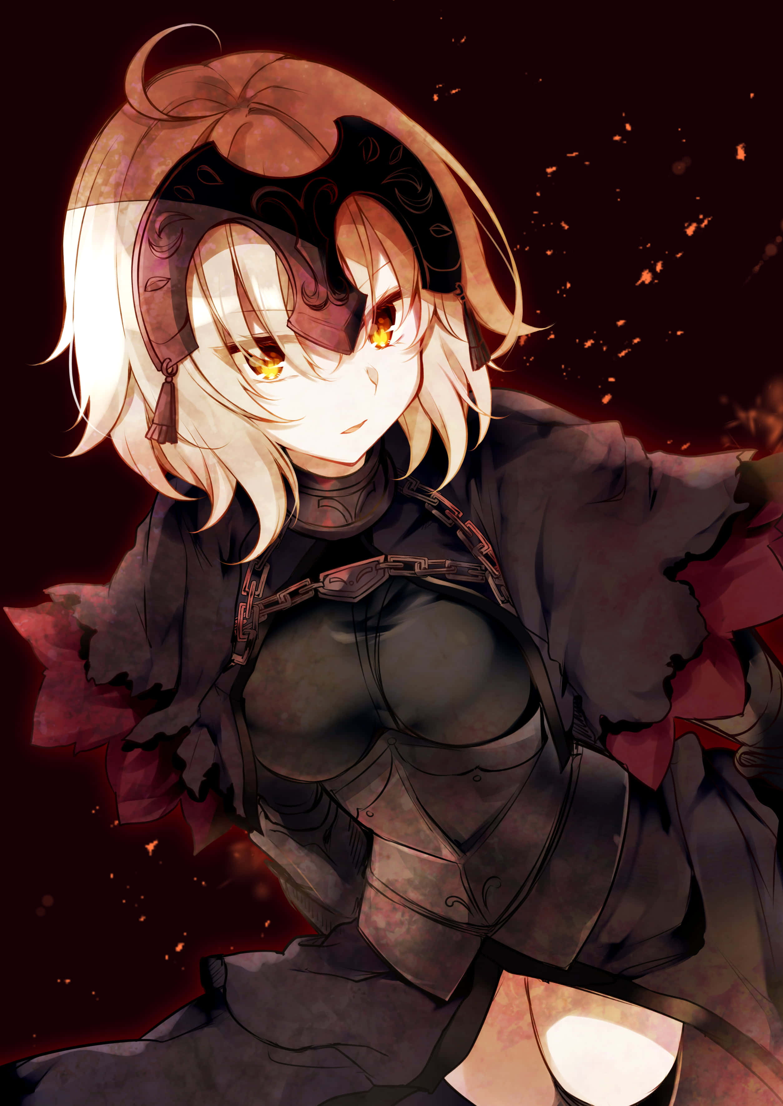 與《Fate/Grand Order》一同冒險 壁紙 — 一個穿著暗色盔甲、眼睛發光的動漫女孩在熾熱的紅色背景中微笑，周圍漂浮著火星。
