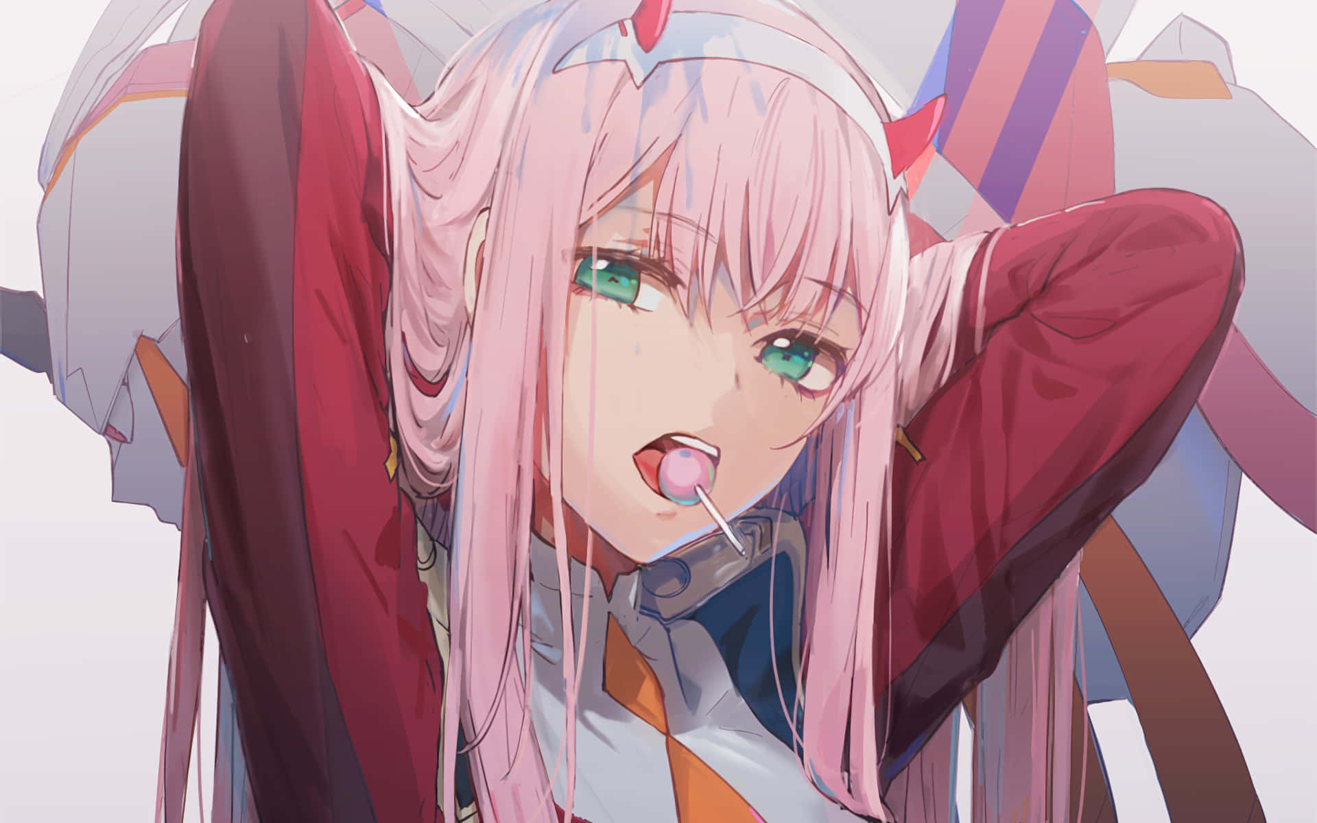 與 Franxx 駕駛隊伍一同踏上冒險之旅 壁紙 — 一位粉紅色頭髮、綠色眼睛的動漫女孩，穿著紅白相間的服裝，舔著粉紅色的棒棒糖。