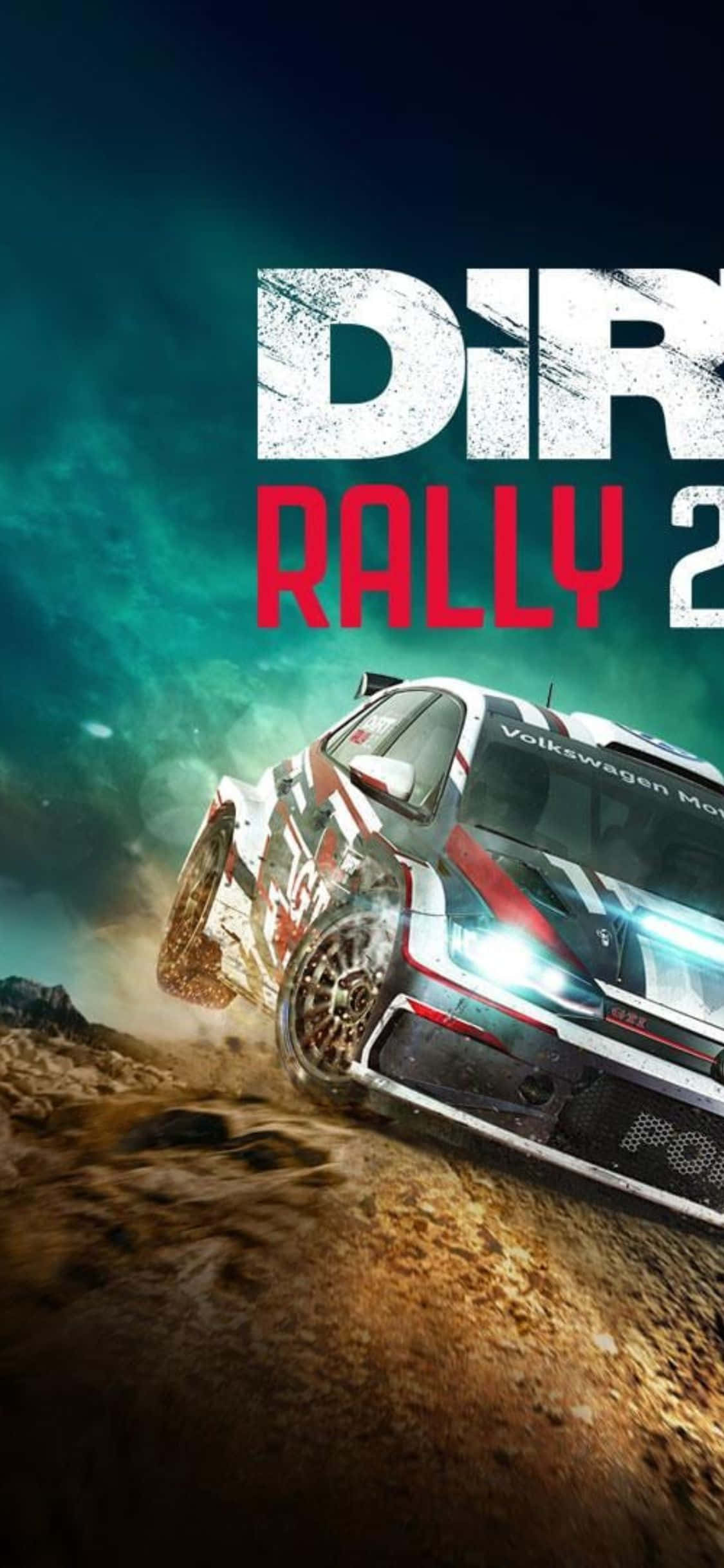與 iPhone X 一起體驗《Dirt Rally》的刺激與樂趣 壁紙 — 一輛福士汽車拉力賽車在發光的青綠色天空下，疾馳過崎嶇的山地，揚起塵土。