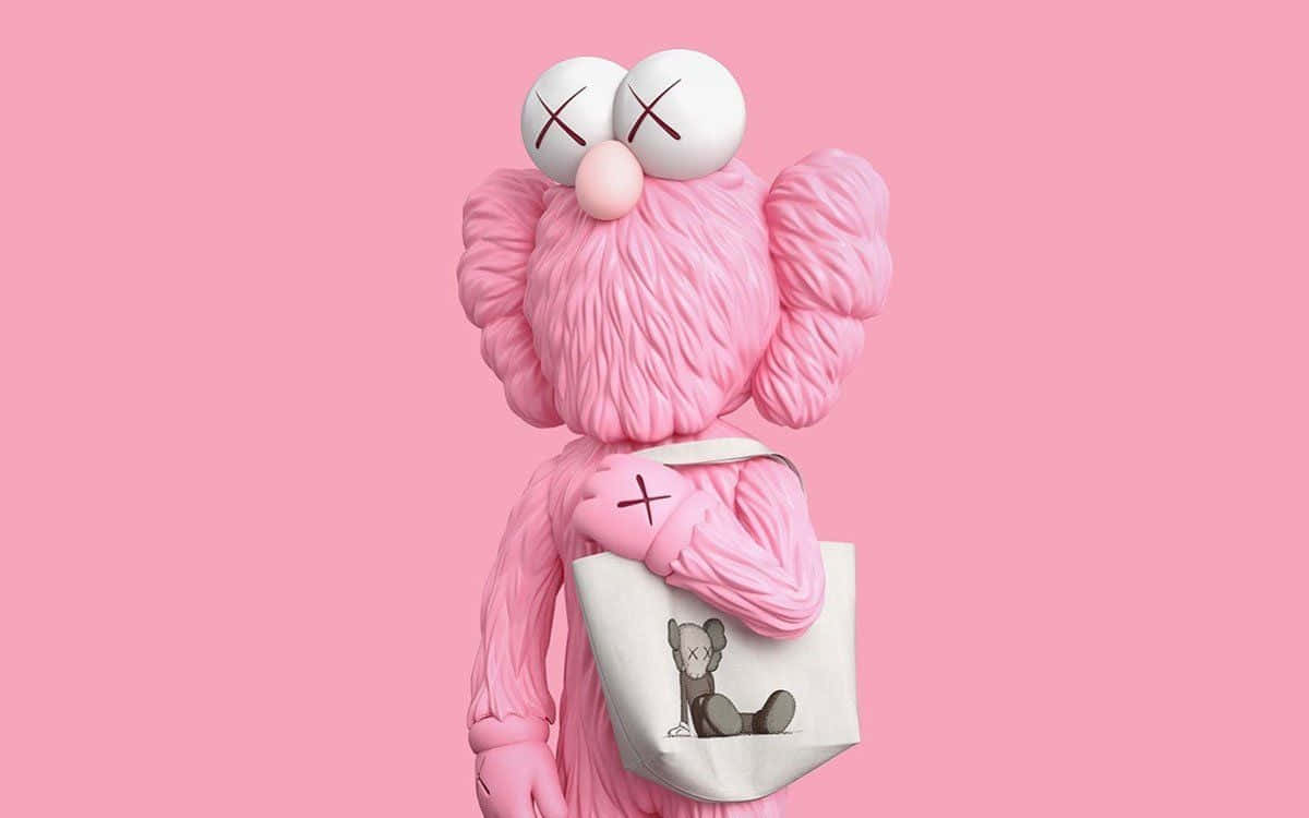 與 Kaws 共度寧靜夜晚 壁紙 — 一個粉紅色KAWS角色，眼睛交叉，手持一個白色手提袋，上面有灰色KAWS圖案，背景為純粉紅色。