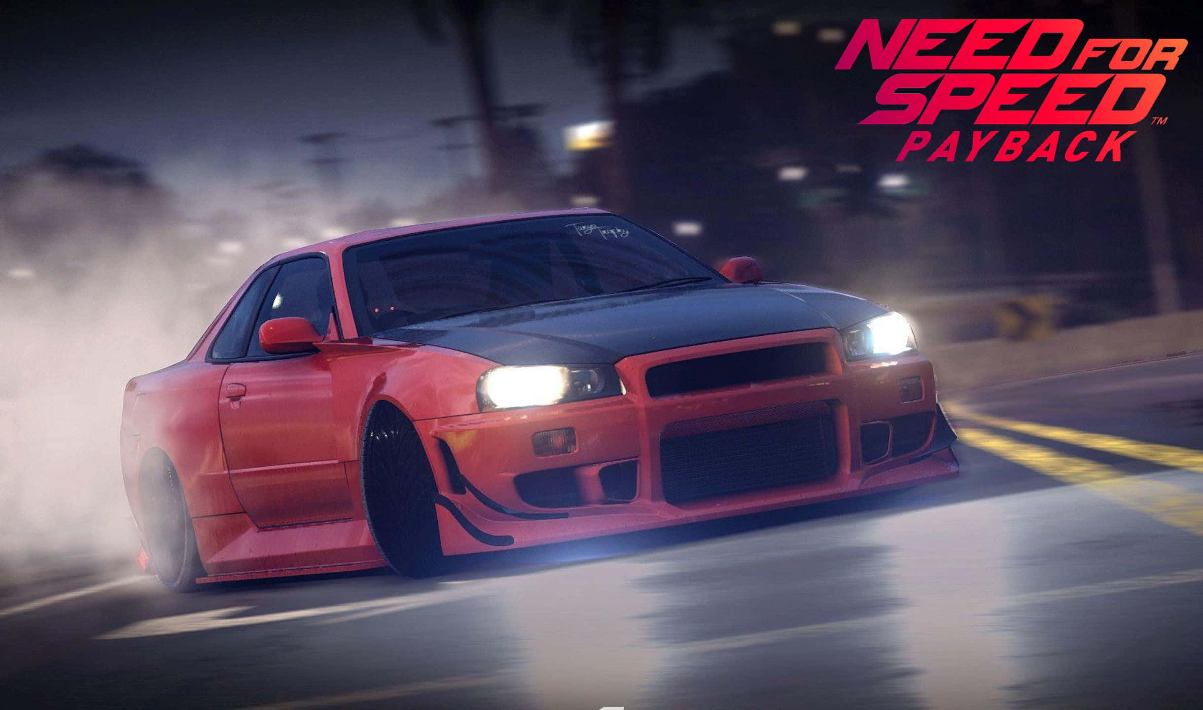與《Need For Speed Payback》一同衝入行動 壁紙 — 一輛紅黑色跑車在夜間於濕滑街道上，在閃爍車頭燈下漂移，輪胎冒出滾滾濃煙。