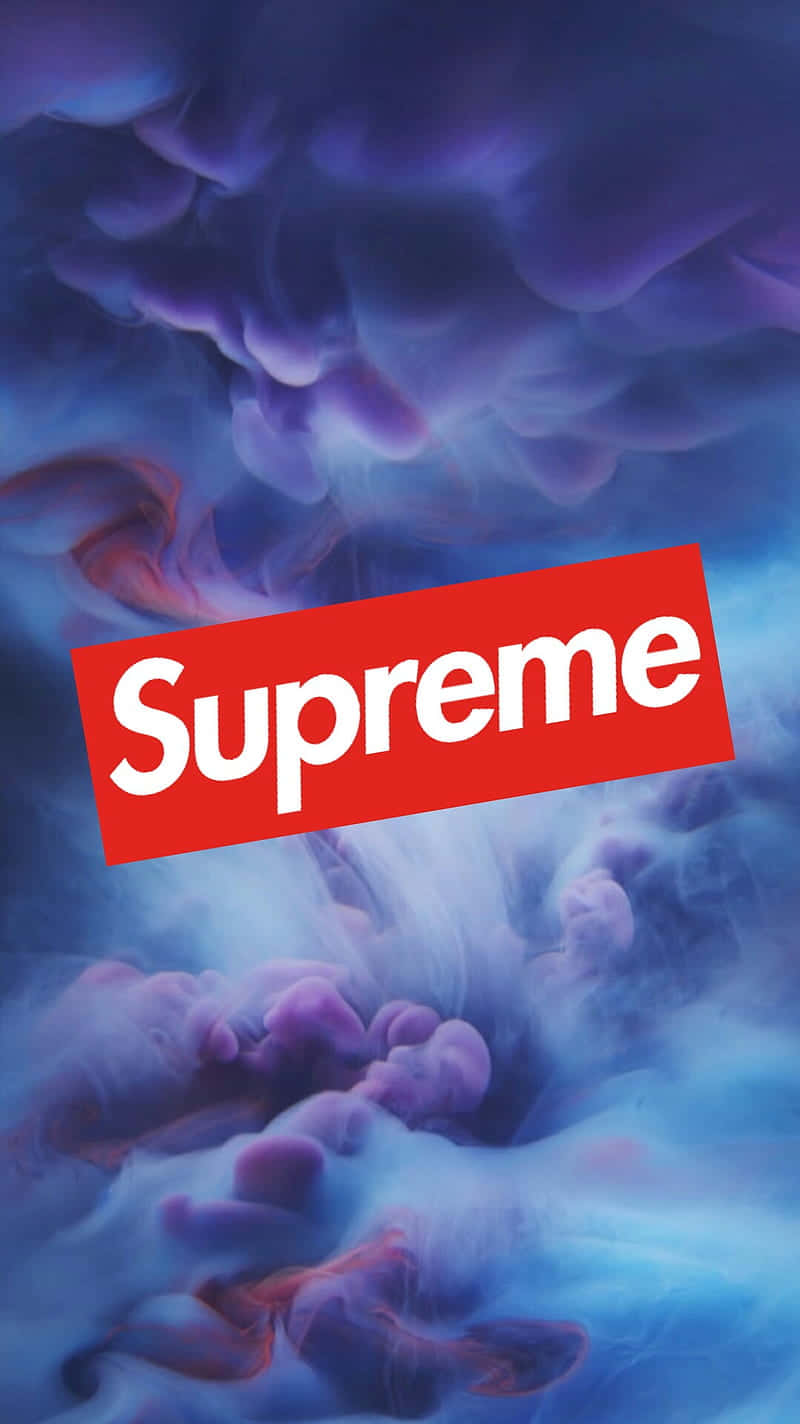 Supreme標誌與旋轉的藍色和紫色墨水雲