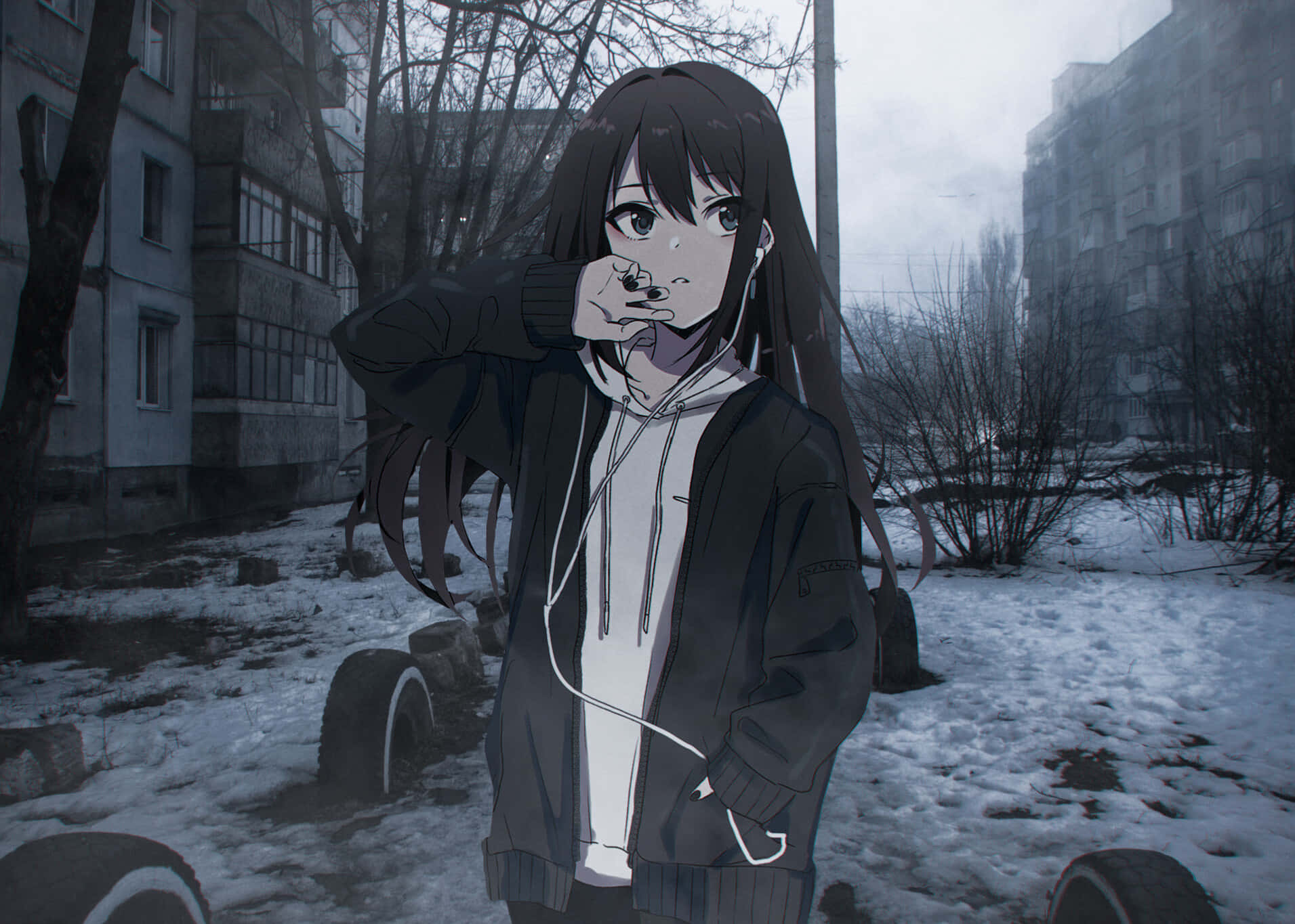 動漫女孩穿著連帽衫和耳機，站在積雪的都市小巷裡。