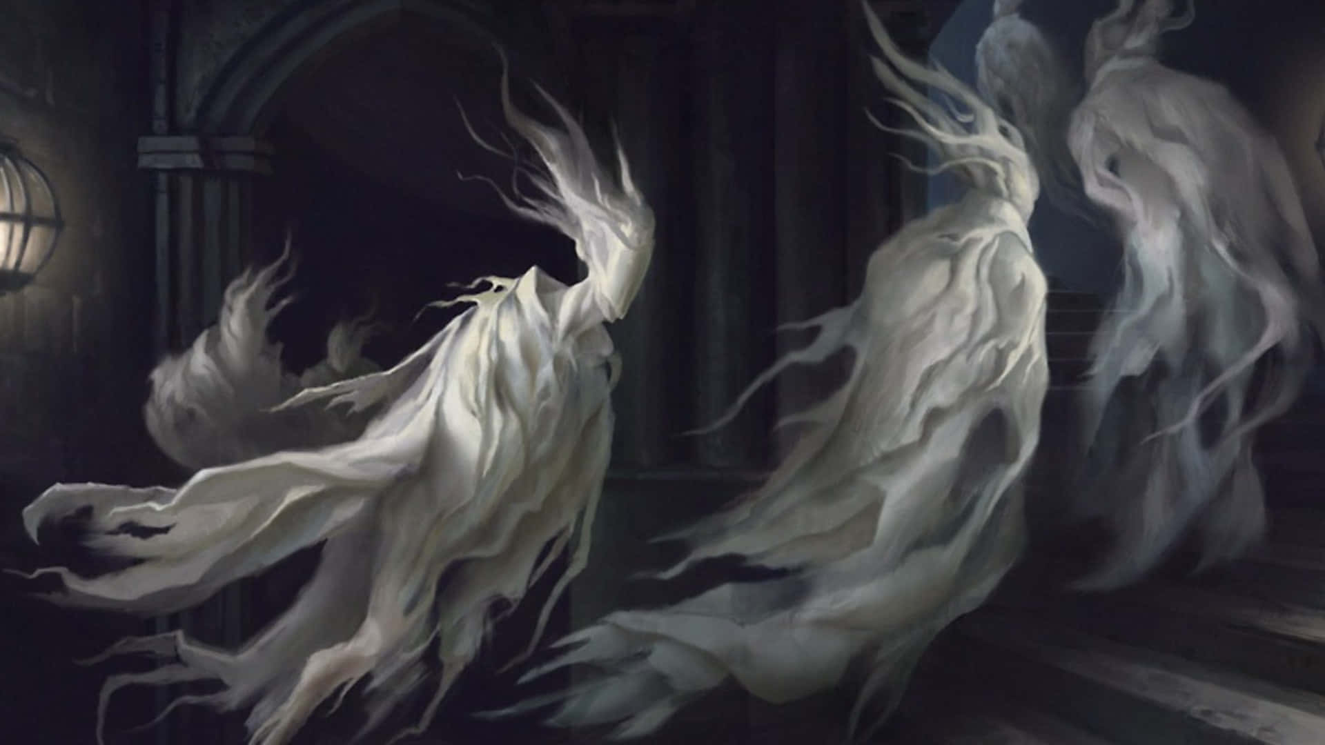 與Ghost探索超自然的可能 壁紙 — 帶有飄逸頭髮和長袍的幽靈般白色身影，飄過一個由單一燈籠照亮的黑暗石拱門。
