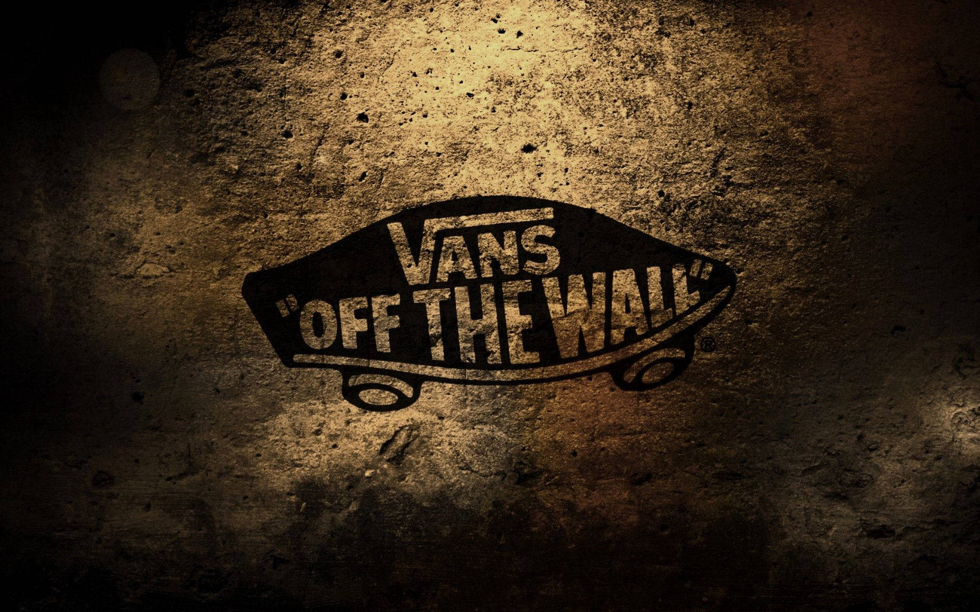 Vans Off The Wall標誌在帶有紋理的混凝土牆上，具有聚光燈效果。