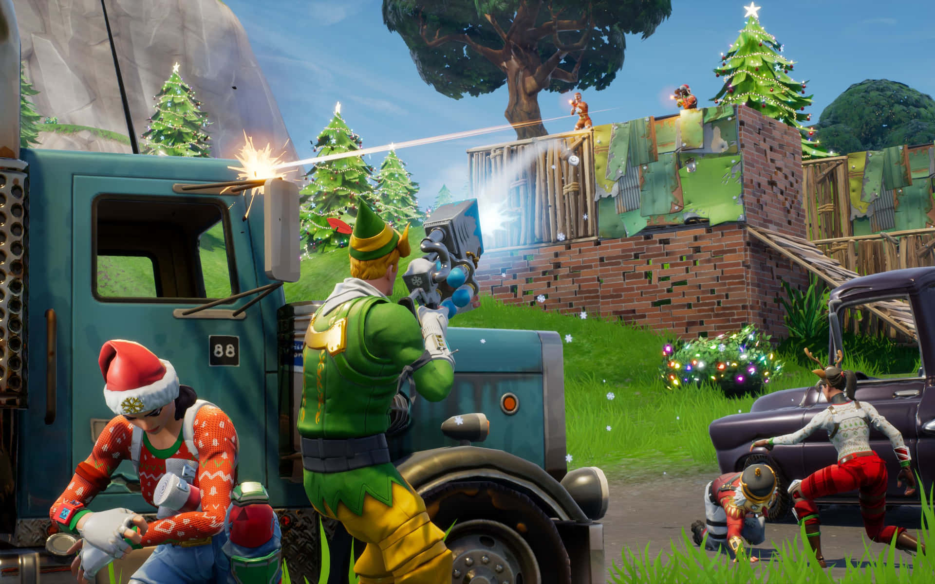 Fortnite玩家穿著節日服裝在裝飾的卡車和樹木附近戰鬥。