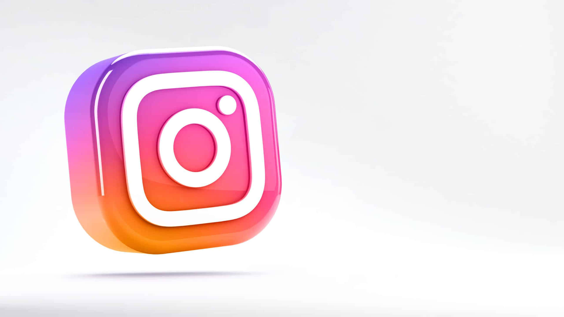 白色背景上帶有漸變顏色的光澤Instagram標誌