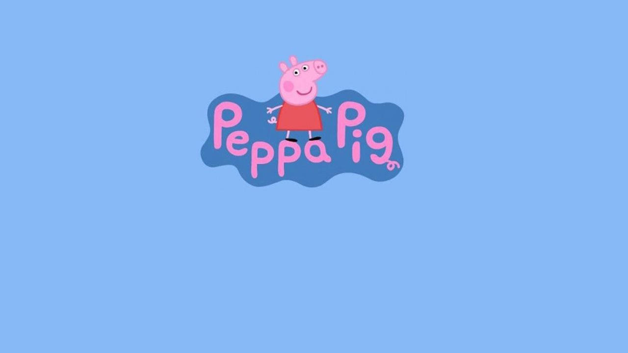 Peppa Pig 卡通角色穿著紅色連衣裙在粉紅色標誌上，背景為藍色。