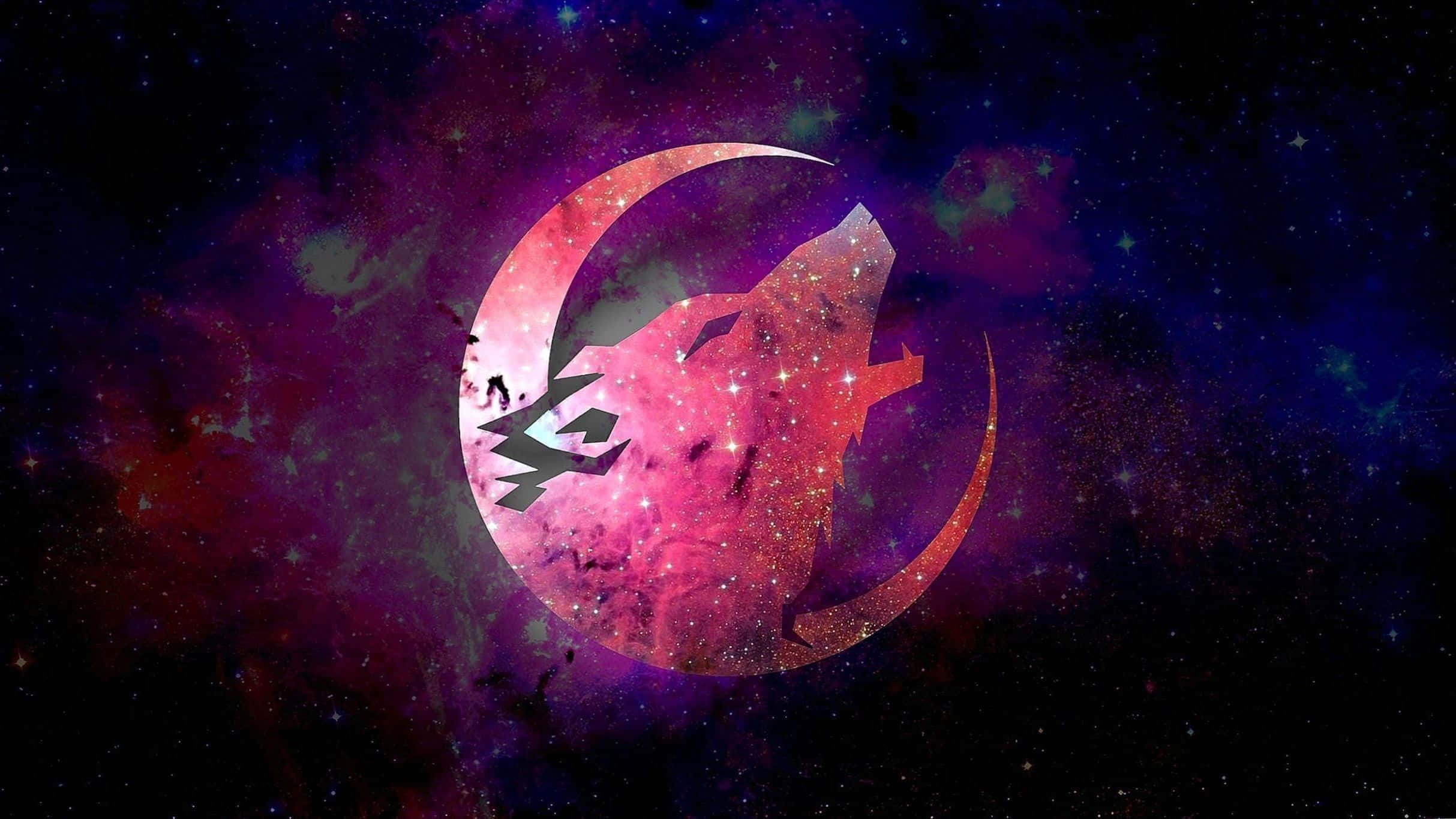 與威武的銀河狼一同遊歷宇宙 壁紙 — 一隻發光的粉紅色狼在充滿星星的充滿活力的宇宙星雲中的新月內嚎叫。