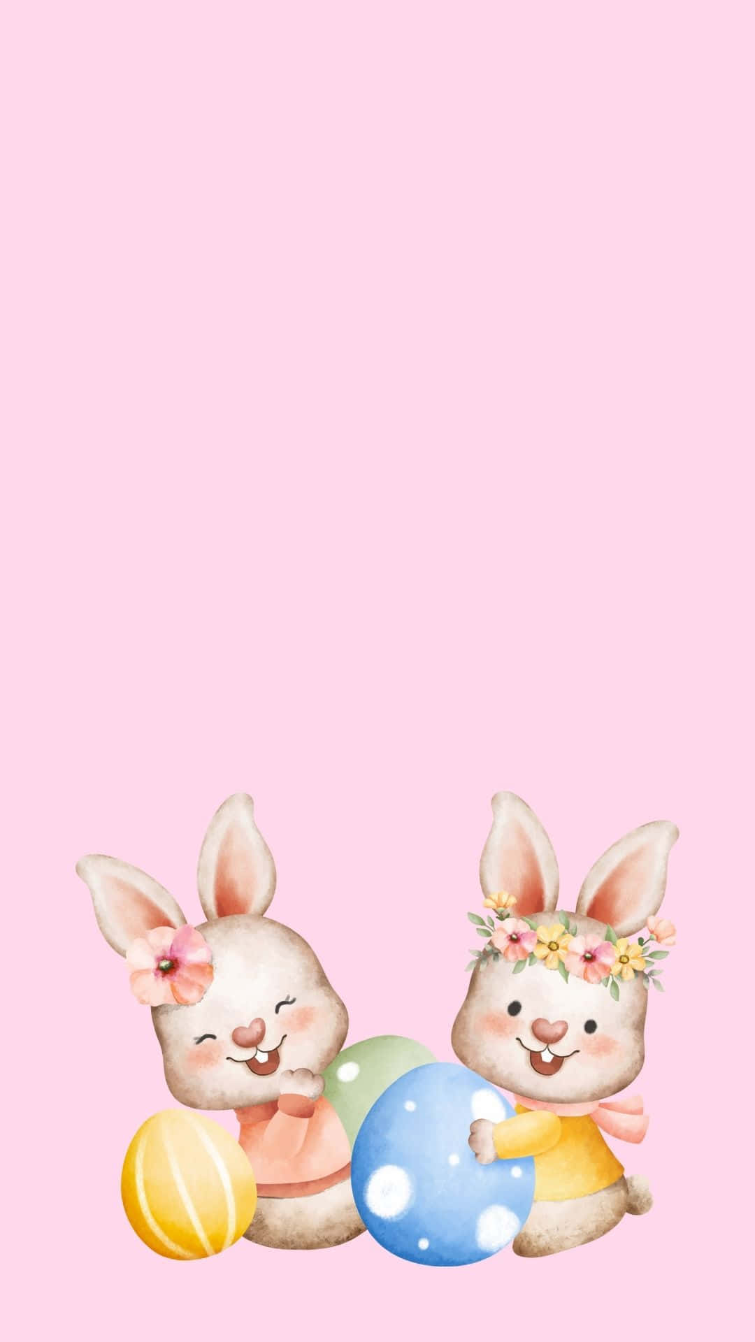 與復活節兔兔一起慶祝復活節！ 壁紙 — 兩隻可愛的水彩兔子戴著花冠，在柔和的粉紅色背景上拿著色彩繽紛的復活節蛋。