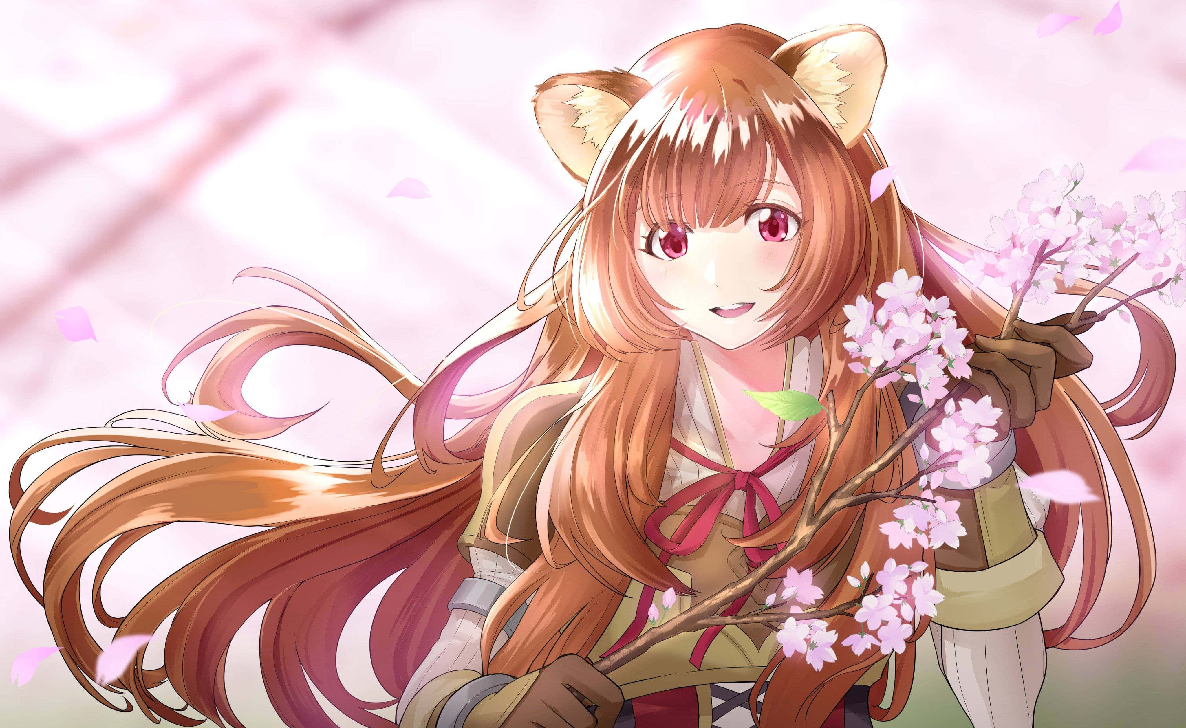 與拉菲塔莉一同展開魔法冒險 壁紙 — 一個開心的動畫女孩，有狐狸耳朵和長長的橙色頭髮，拿著櫻花枝，背景是柔和的粉紅色天空。
