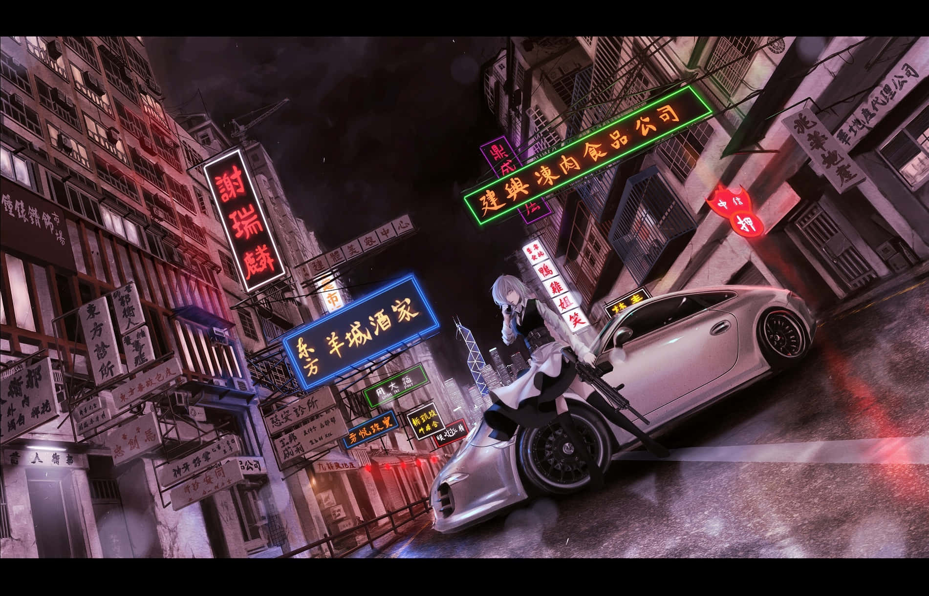動漫女孩在夜晚霓虹燈照亮的城市小巷中靠在一輛銀色跑車上。
