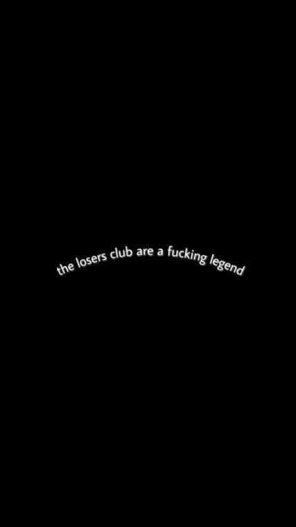 黑色背景上白色彎曲文字顯示「the losers club are a fucking legend」。