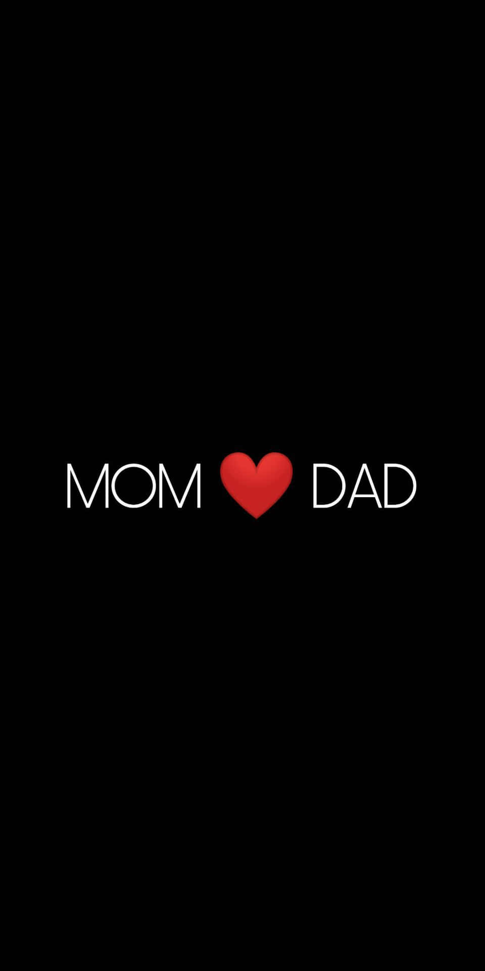 黑色背景上顯示 MOM heart DAD 的文字