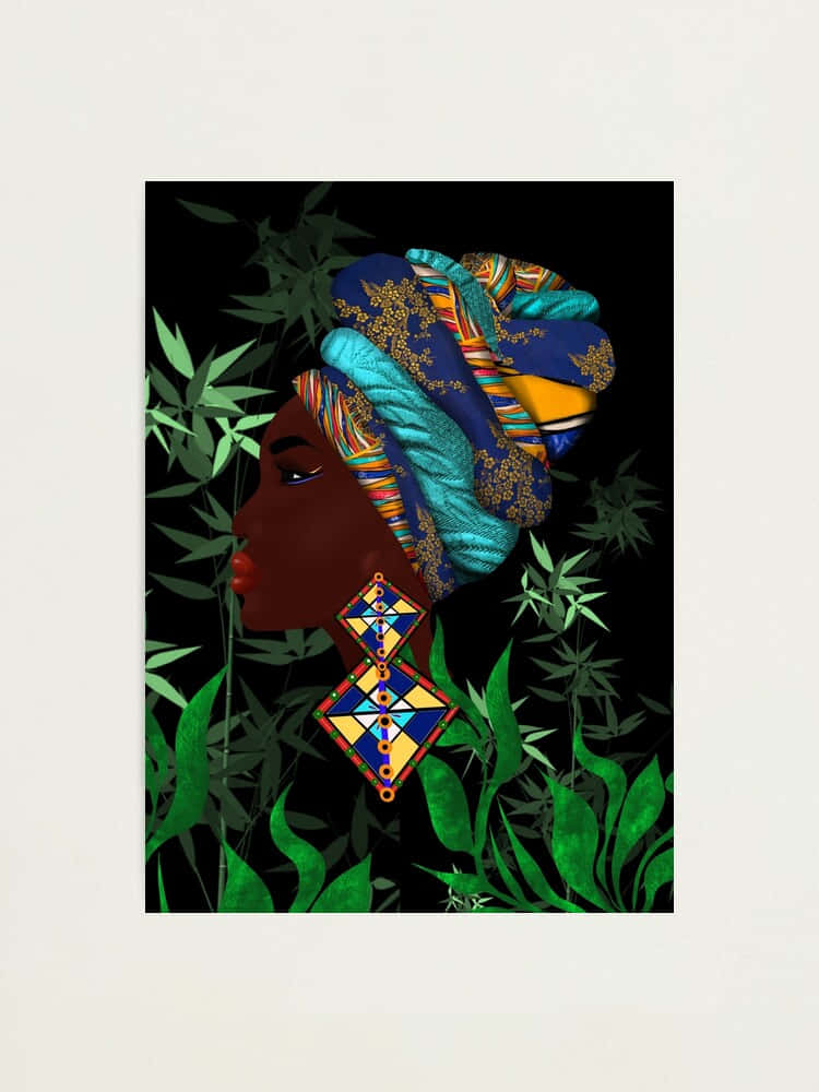 一位女性側面，戴著色彩繽紛的頭巾和幾何耳環，被竹子環繞。