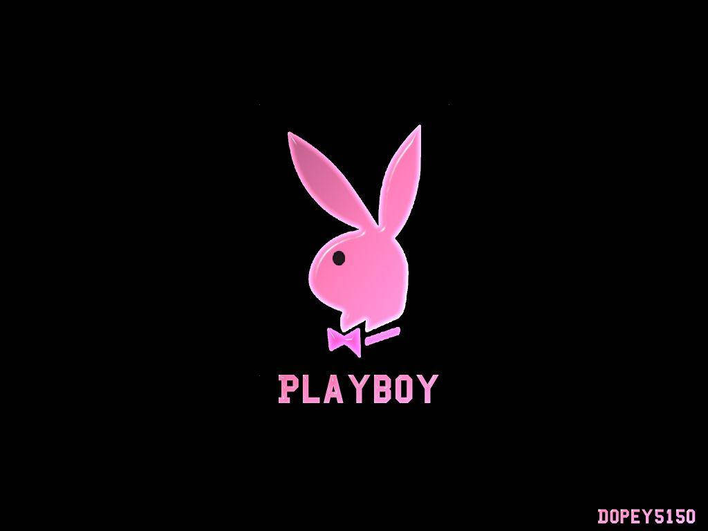 粉紅色Playboy兔仔標誌，附有蝴蝶結和文字，黑色背景。