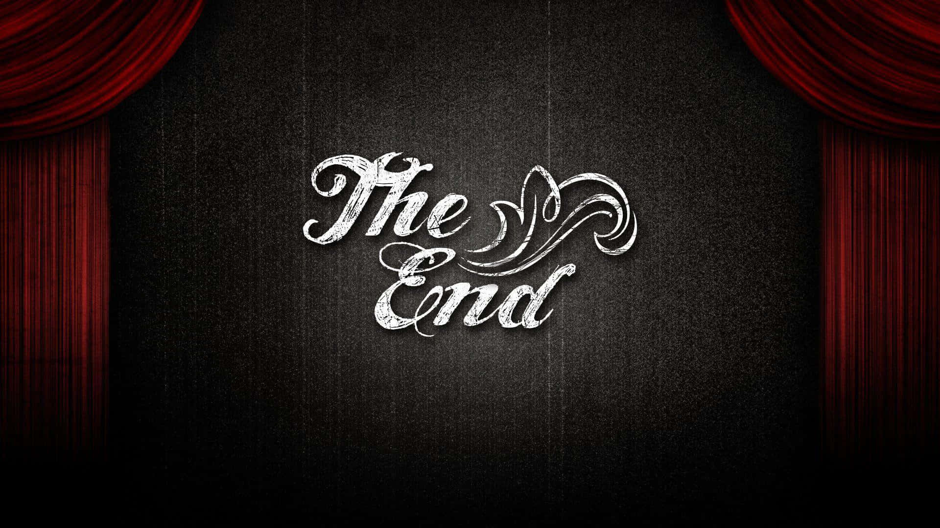舞台上帶有紅色窗簾的 The End 標誌