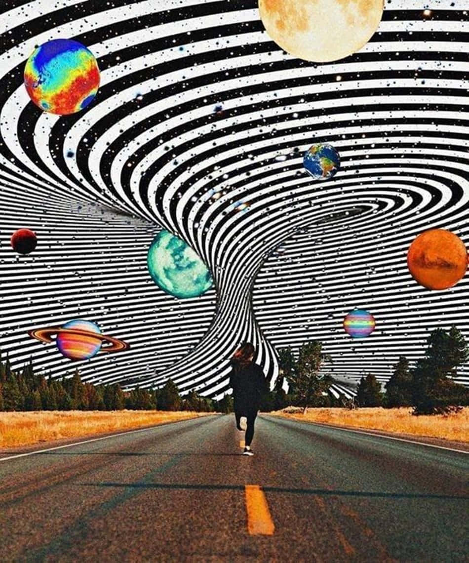 在旋轉的宇宙漩渦下，道路上行走的人，有漂浮的行星。