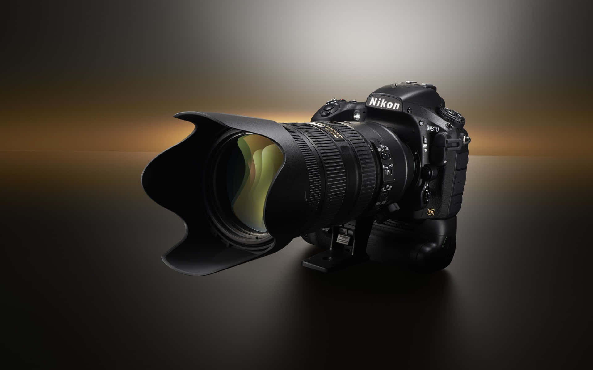 專業Nikon D810相機配備遠攝鏡頭，在影樓燈光下置於反光表面。