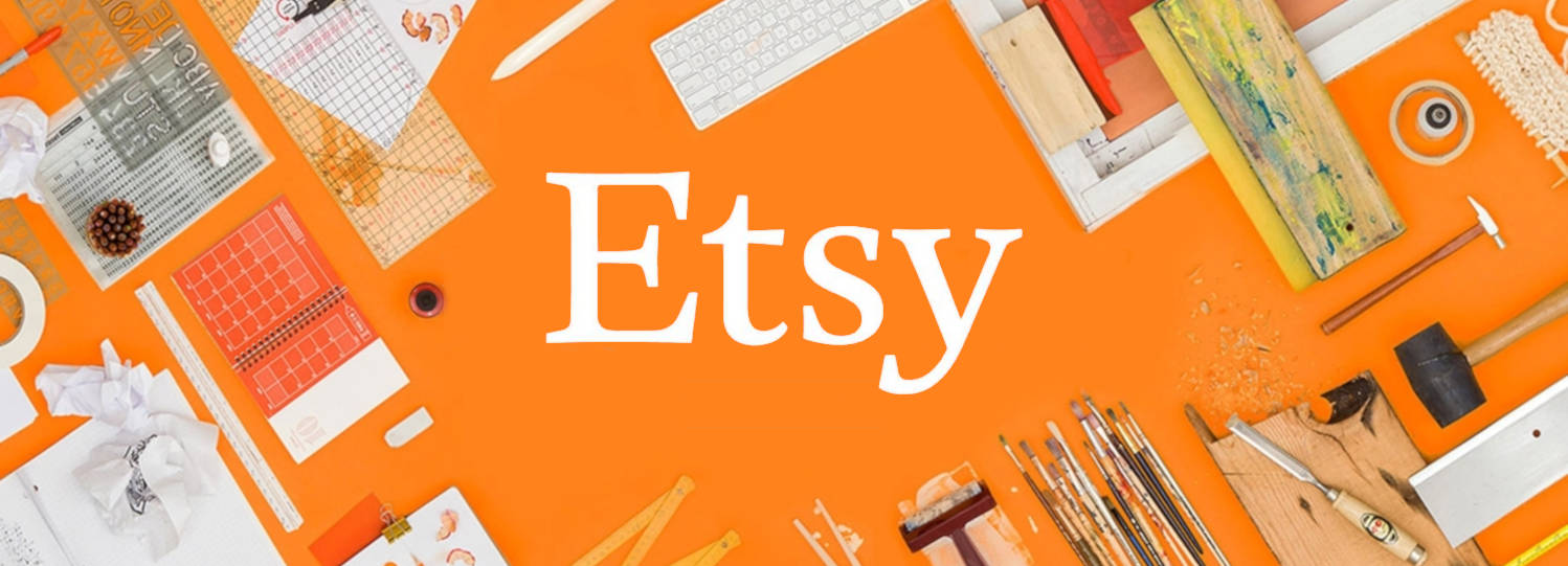 Etsy 標誌被手工工具和藝術用品包圍在橙色背景上。