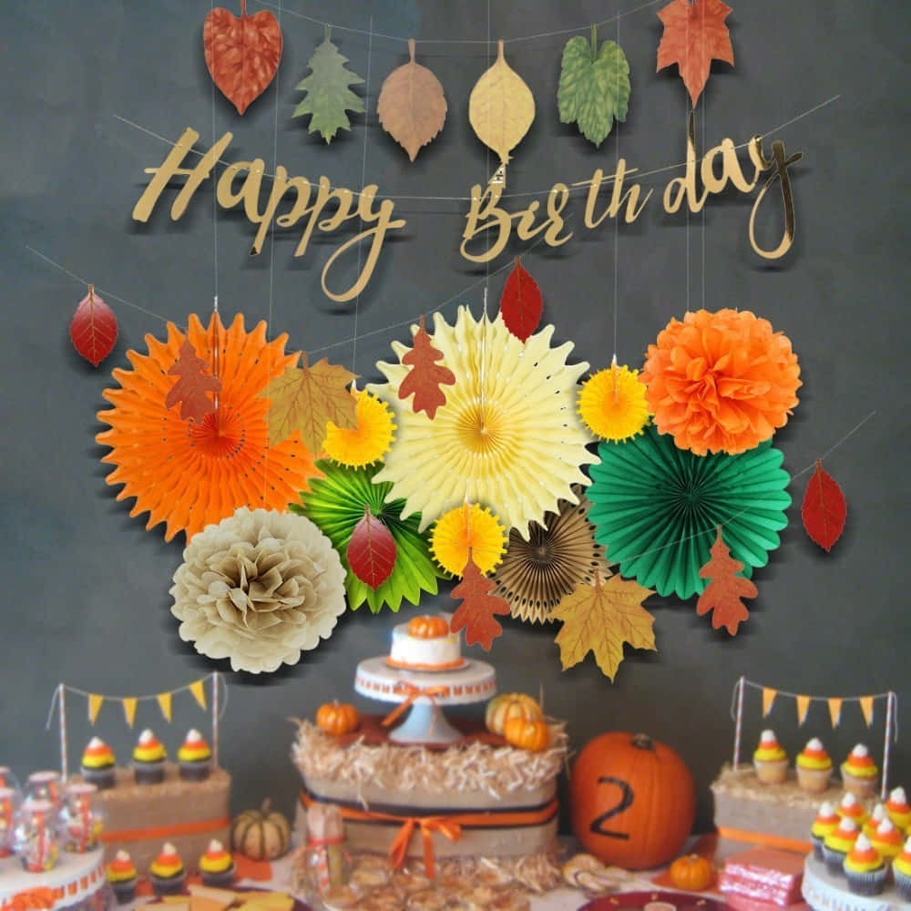 秋季生日派對，配有南瓜和彩色紙裝飾。