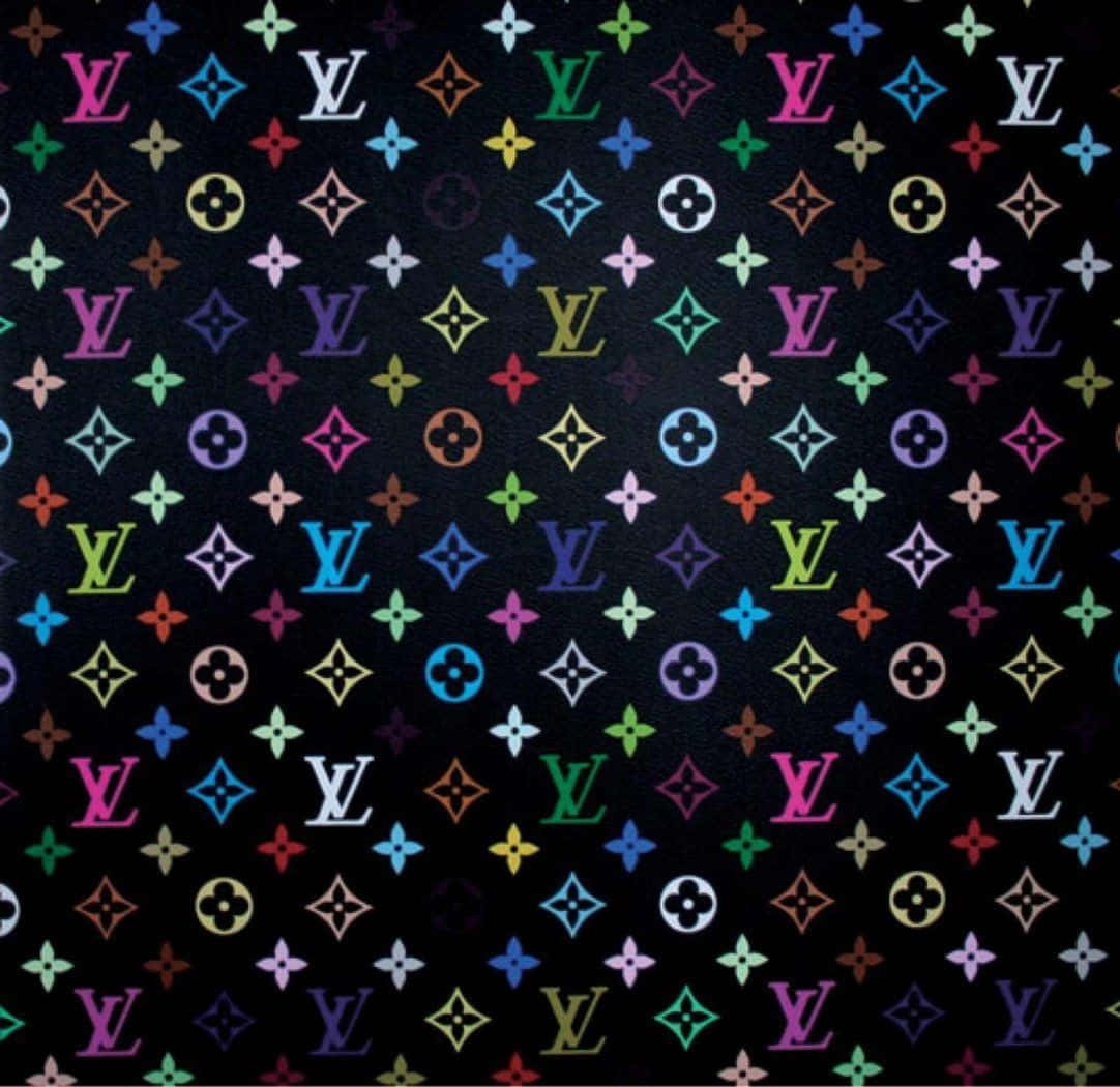 色彩繽紛的路易威登圖案 壁紙 — 鮮豔多彩的LV字母組合標誌在黑色背景上重複，形成大膽的奢華圖案。