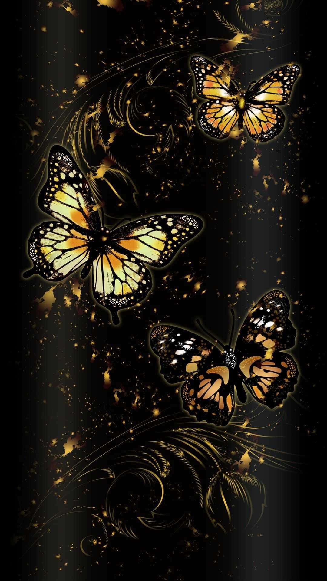 三隻帶有黑色輪廓和金色翅膀的帝王斑蝶，漂浮在帶有閃爍粒子的黑暗空間中。