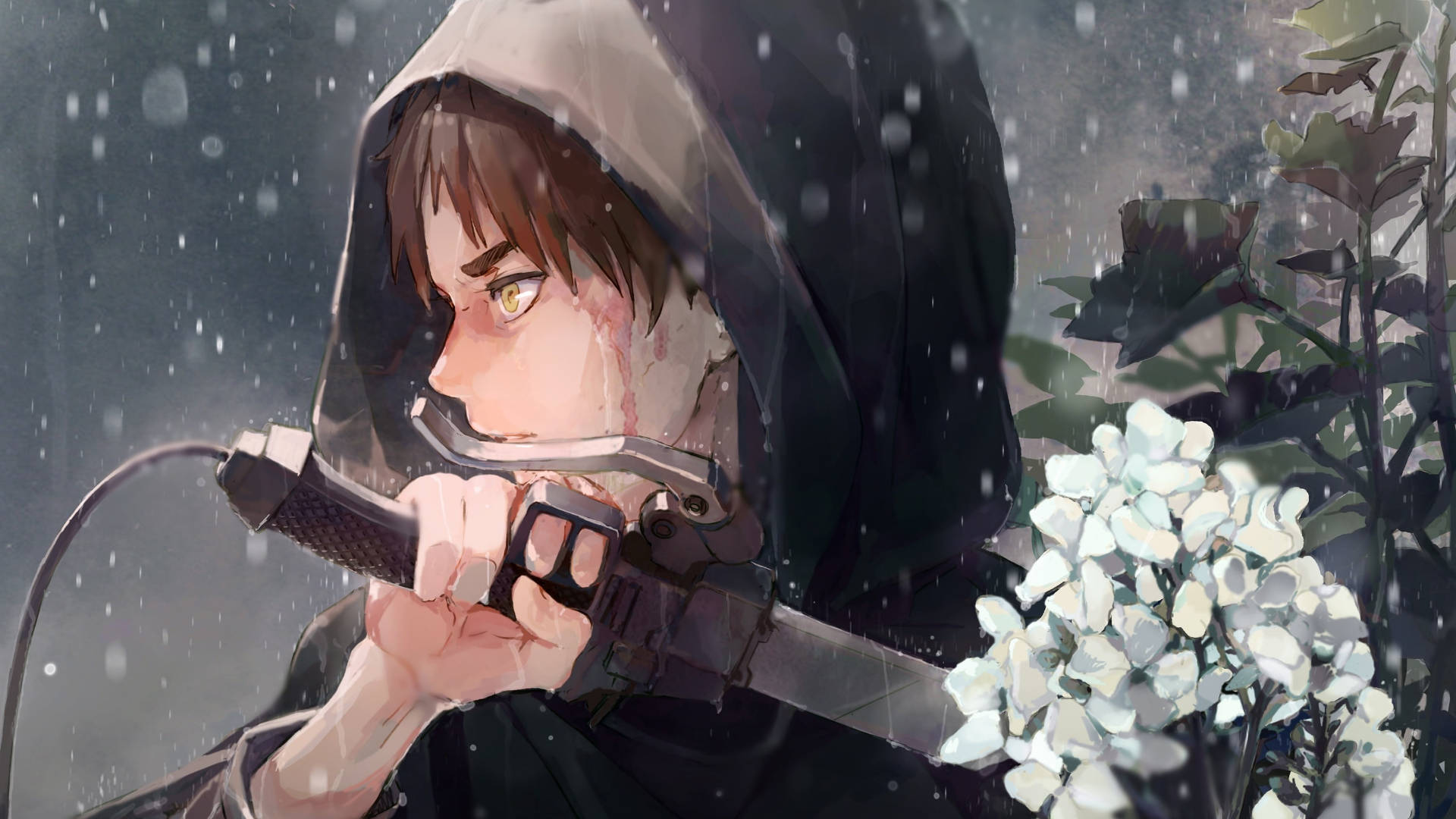 艾倫·耶格爾與花朵 壁紙 — 一位戴著兜帽、金色眼睛的動漫戰士在雨中握著劍，旁邊是白色的繡球花。