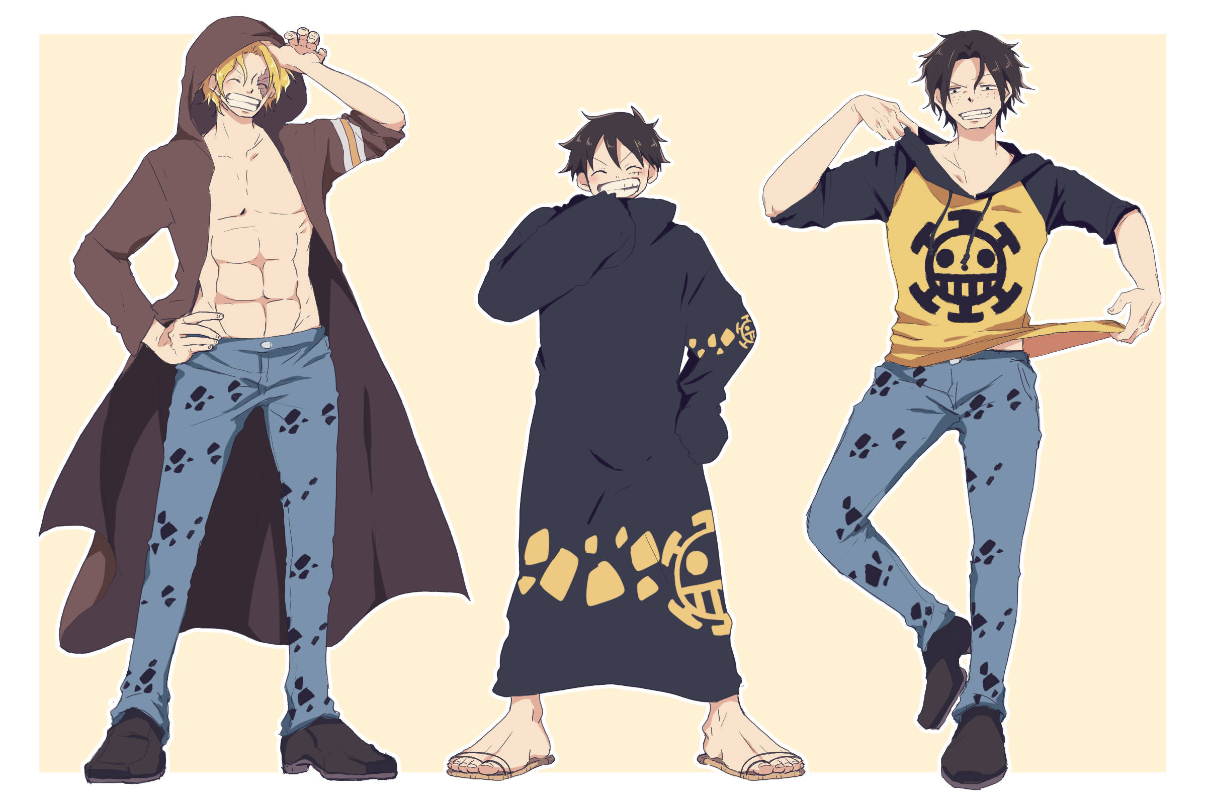 艾斯與路飛穿特拉法爾加·羅《海賊王》服裝 壁紙 — 三個動漫角色穿著海盜主題服裝，在純米色背景前自信地擺姿勢。