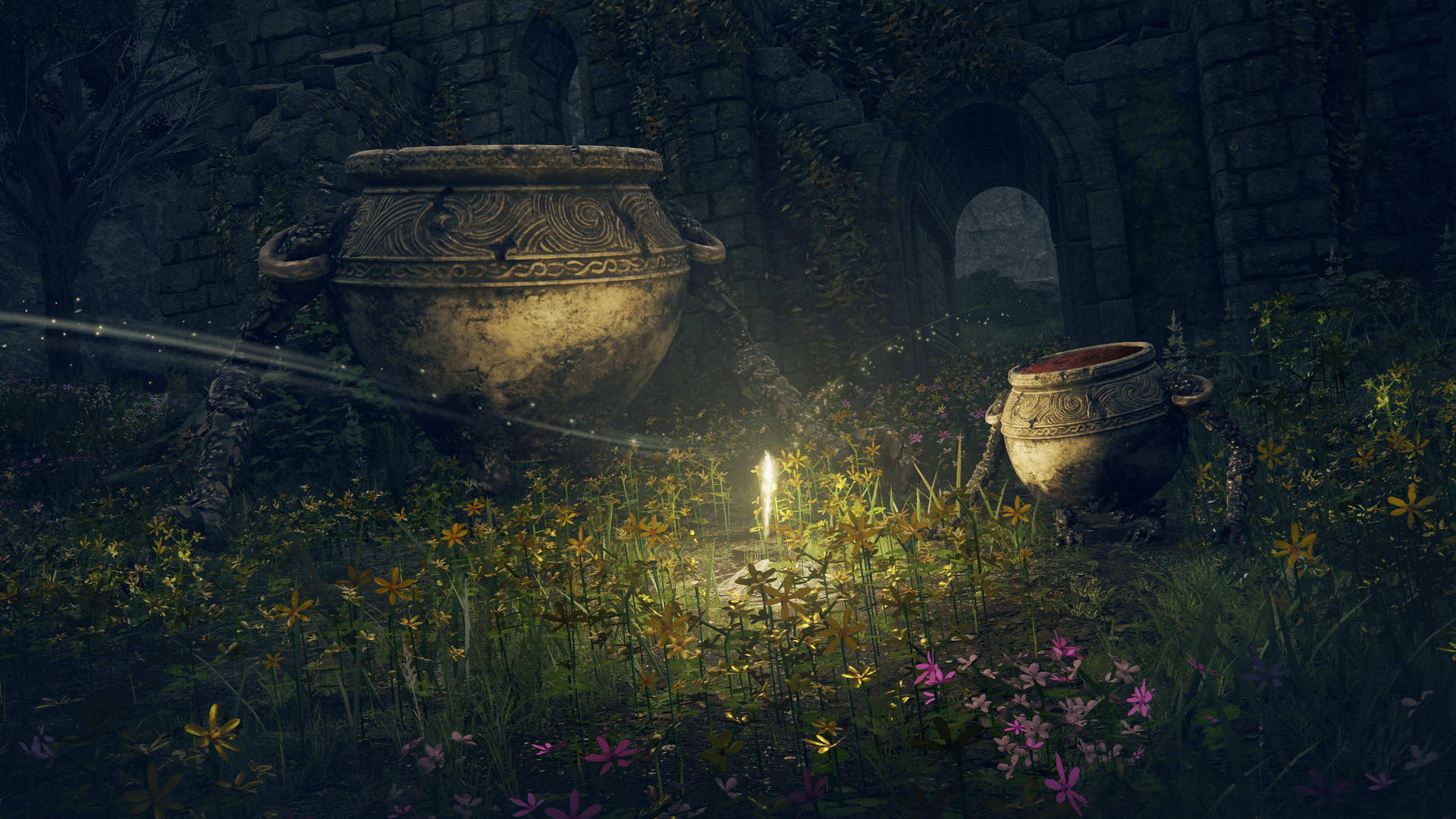 廢墟中的兩個古老石壺，被發光的花朵和蠟燭環繞。 — 艾爾登法環 壁紙