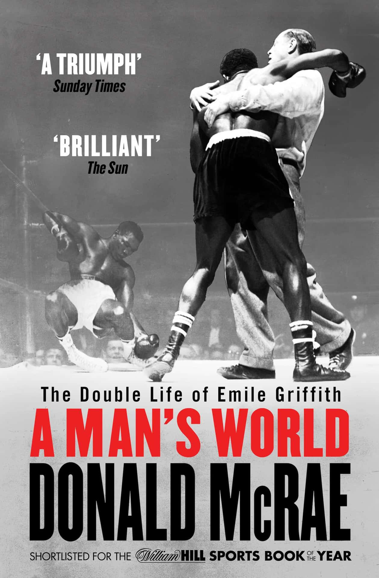 兩名拳擊手在擂台上擁抱，而第三名拳手倒下，Donald McRae 所著《A Man's World》的書封。