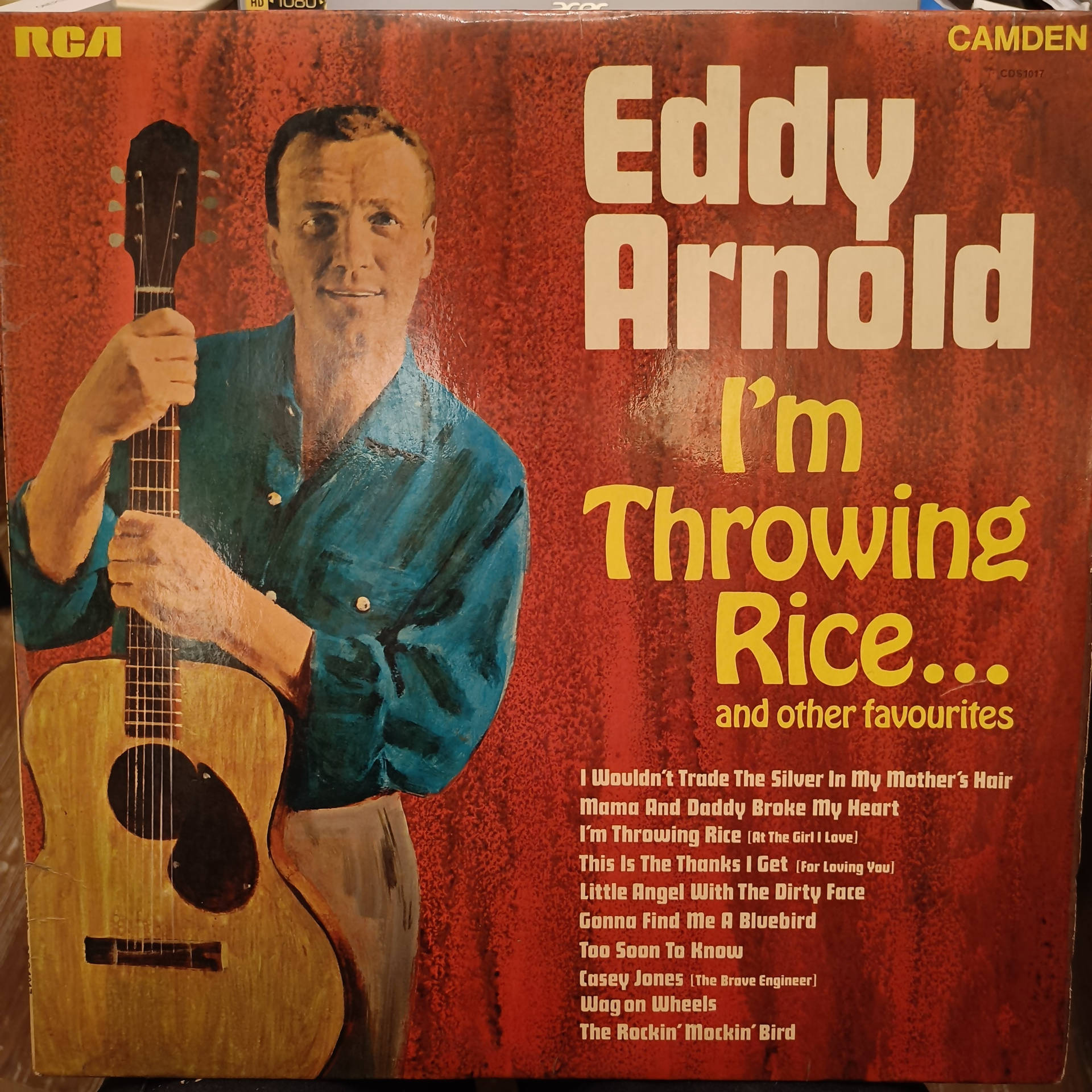 Eddy Arnold在紅色專輯封面上手持結他，並附有歌曲名稱。