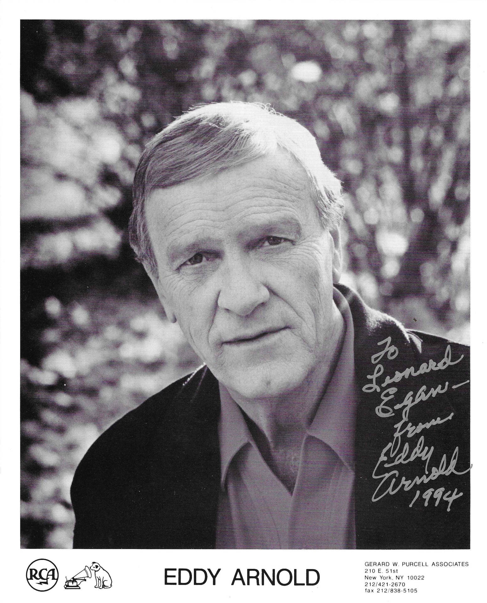 Eddy Arnold 1994年簽名照片，附RCA標誌