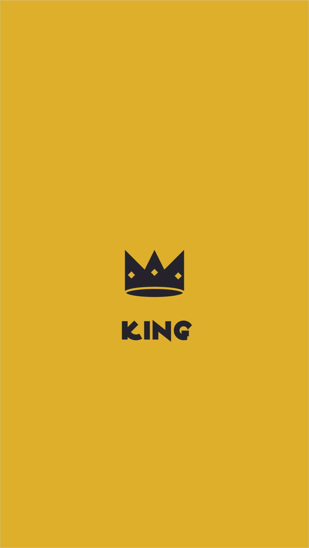黑色皇冠和 king 文字在芥末黃色背景上。
