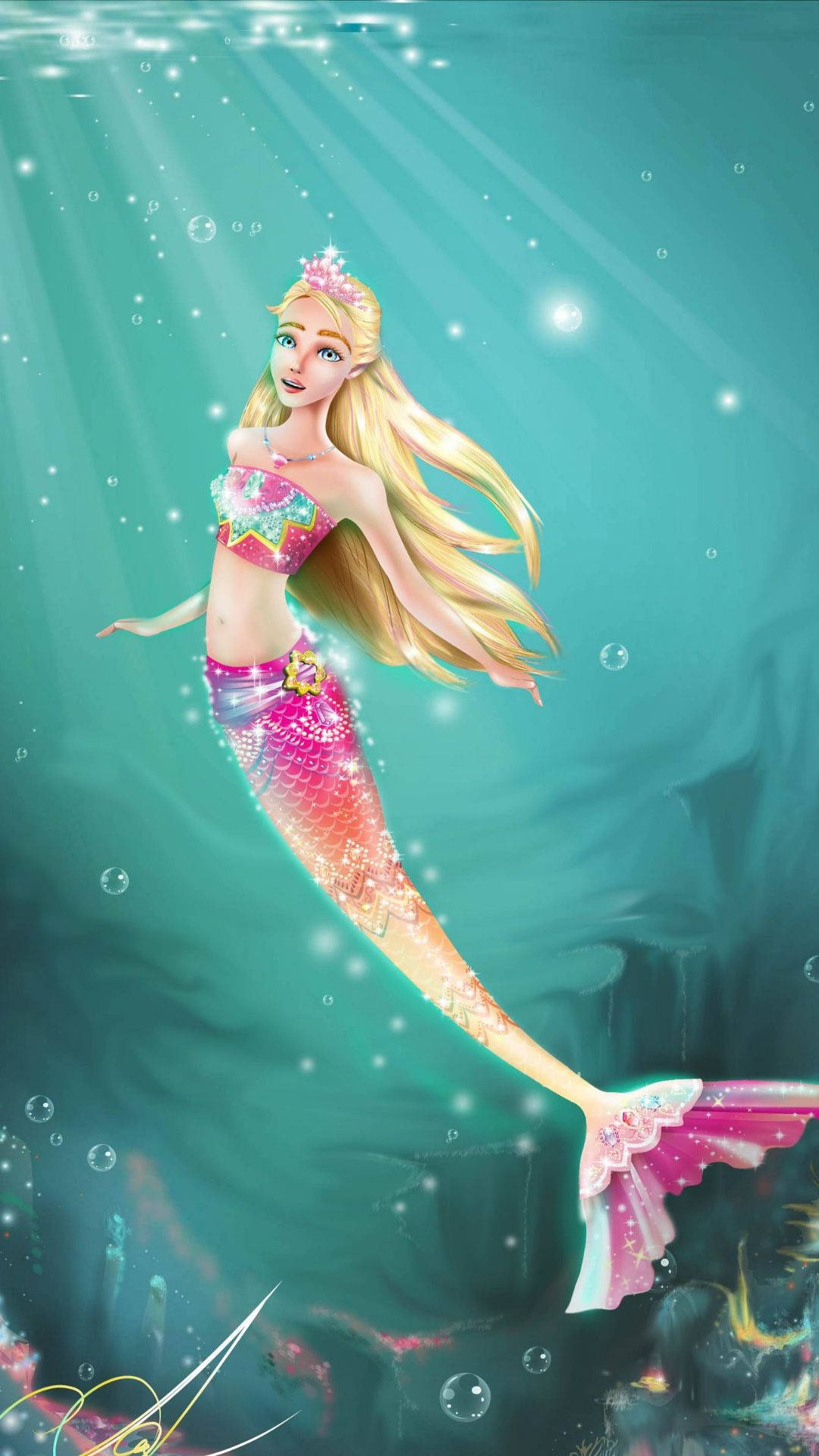 芭比美人魚在綠色海中 壁紙 — 一條發光的美人魚，長長的金髮和粉紅色的尾巴，在陽光穿過碧綠海洋照射下來時優雅地在水下游泳。