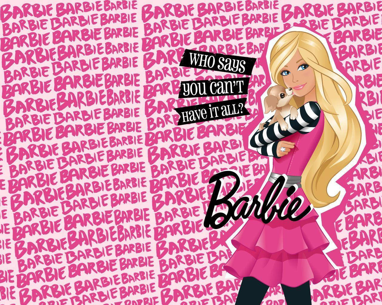 Birthday 桌布 壁紙 — 芭比身穿粉紅色連衣裙，在重複的粉紅色「Barbie」文字背景上抱著小狗，並帶有標語「Who says you can't have it all?」